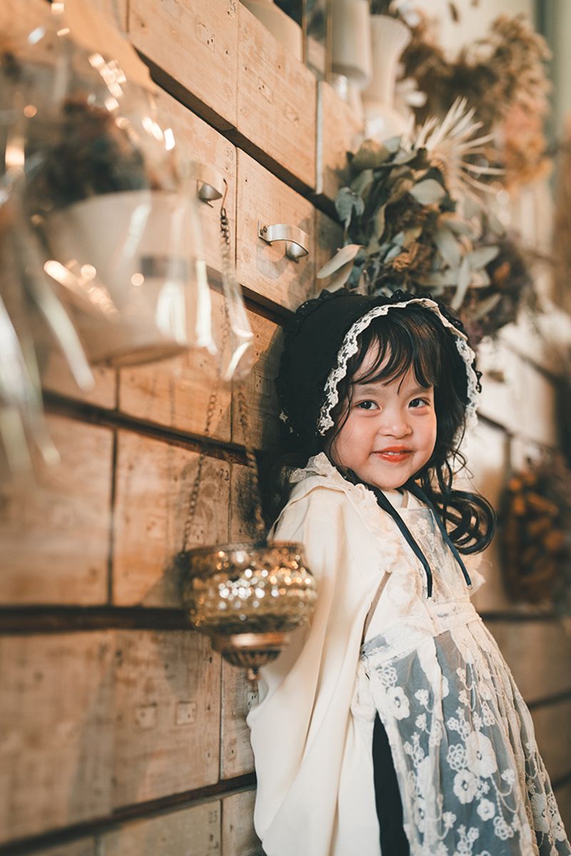 アンティークな空間で子供写真