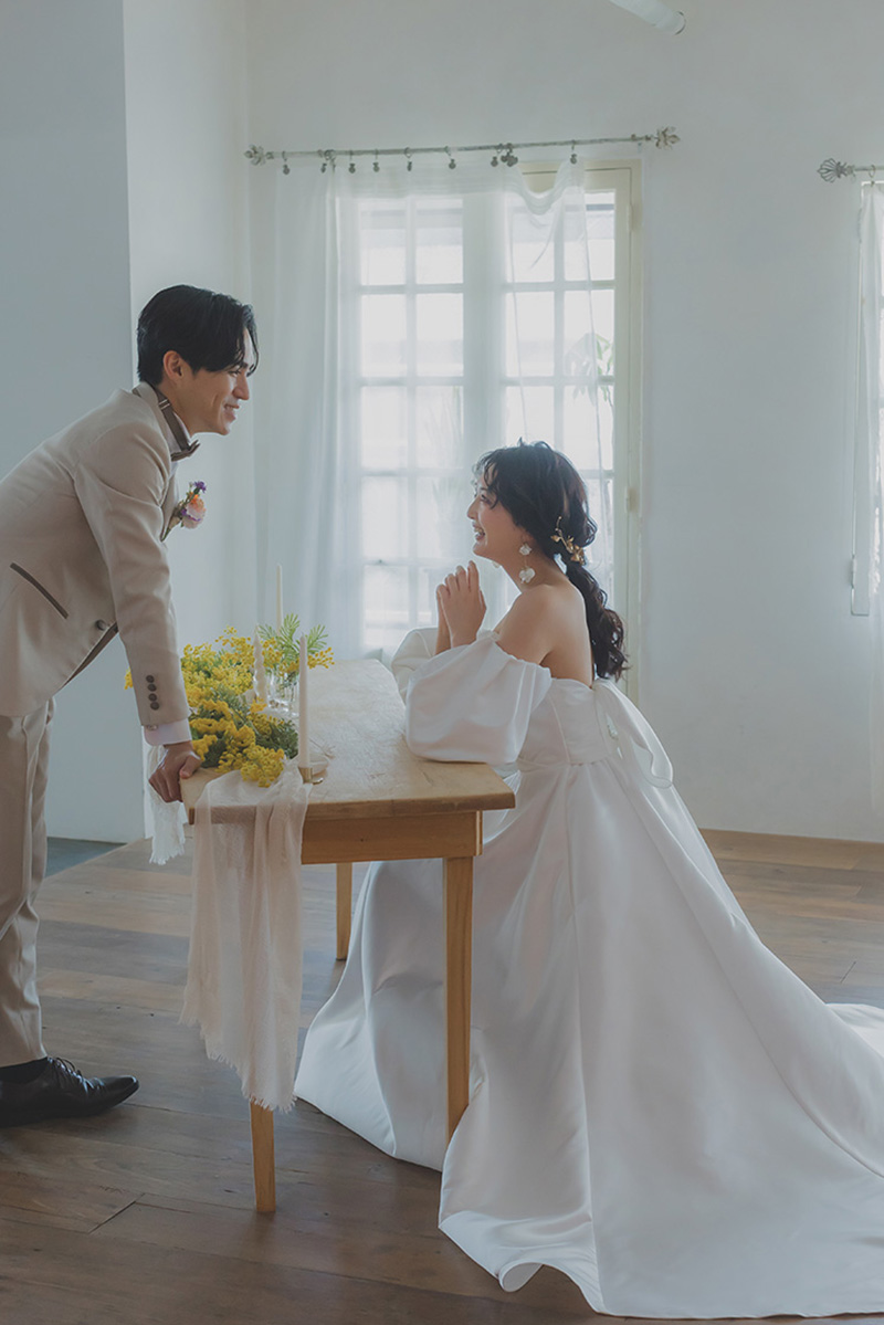 オシャレなスタジオでフォトウェディング