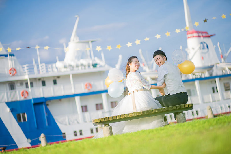 琵琶湖汽船を背景に結婚写真