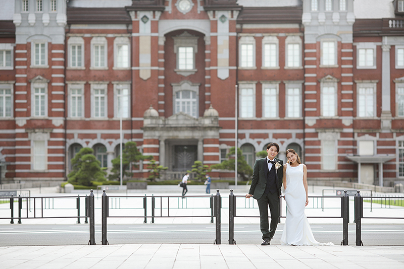 東京駅 駅舎前で結婚写真