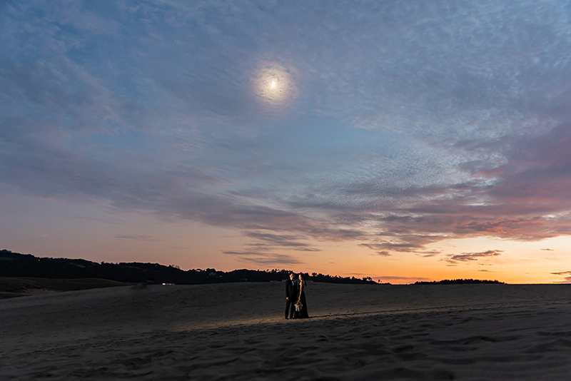 夕暮れの鳥取砂丘 結婚写真